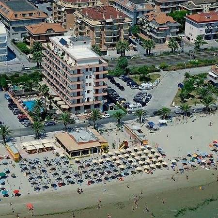 Hotel Cristal Cupra Marittima Exterior foto