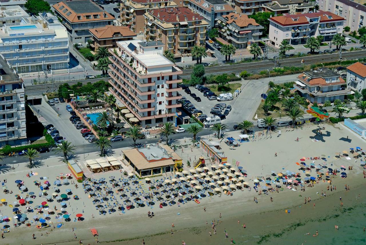 Hotel Cristal Cupra Marittima Exterior foto